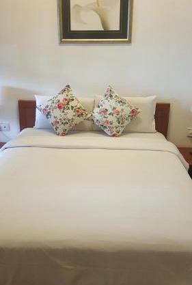 PENINSULA SEMANTAN SUITEs