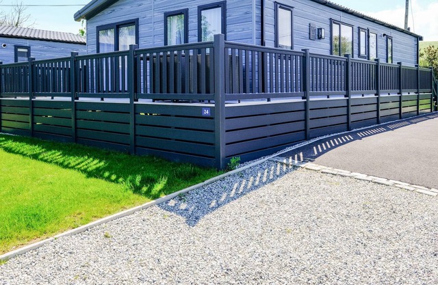 PENMARLAM LODGE RETREAT 24, family friendly in Bodinnick