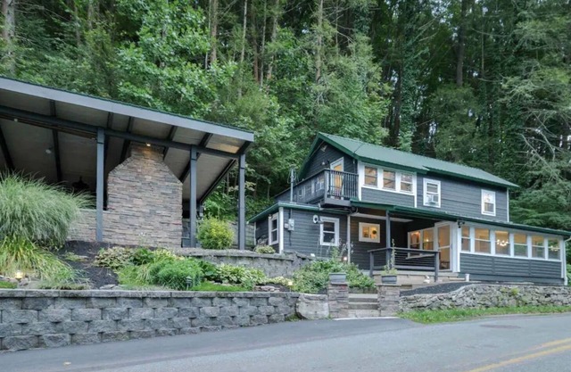 PENN STATE Country Creek Cottage w/Hot Tub - ON Spring Creek and 7 miles to PSU