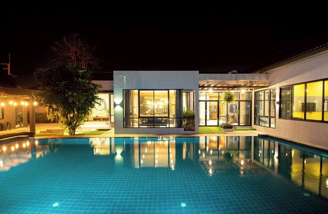 Penny - Farthing Pool Villa