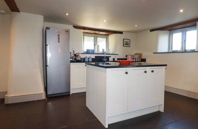 PENPETHY FARM, pet friendly, character holiday cottage in Tintagel