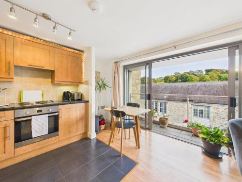 Penryn Quayside Apartment – 1-bed, Fully Equiped Waterside base