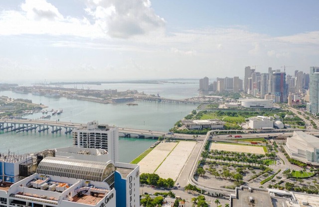Penthouse 2bed/2bath Biscayne Bay Parking Balcony