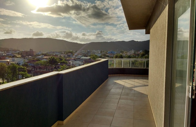 Penthouse apartment with sea view, 400 m from the beach, great location.