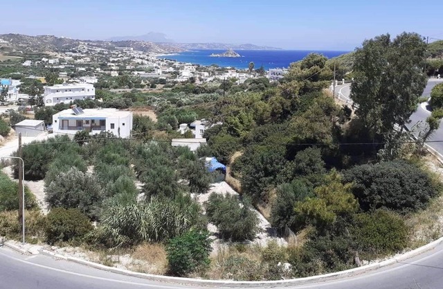 Penthouse overlooking Kamari Bay. Large living room and terrace.