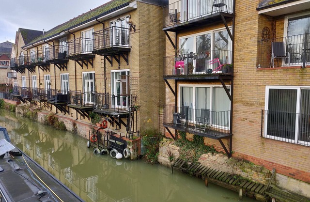 Penthouse Waterfront Apartment - St Neots