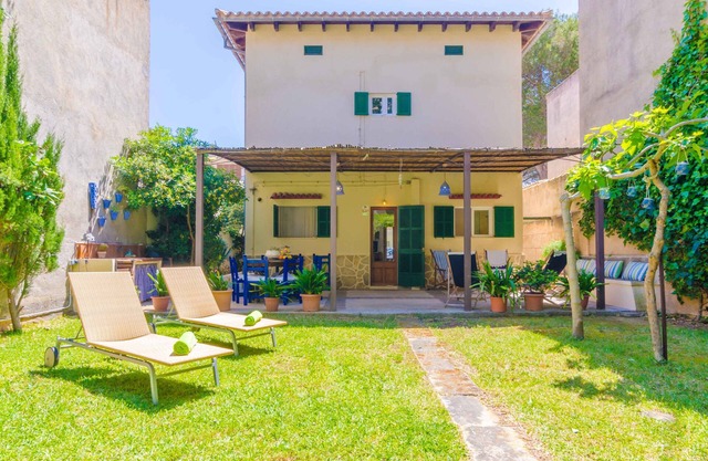 PENYA - Chalet with private garden in S'Illot. Free WiFi