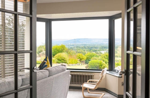 Penyrorsedd : Modern 3‑Bed Cottage with Snowdonia Views in Star | Managed by Anglesey Holiday Lettin