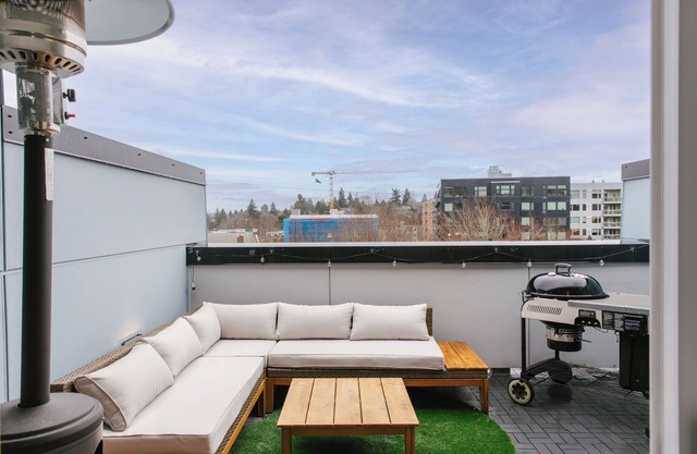 Perch - Colombia City Comfort: 3 Bedrooms | Conveniently Located Near Transit