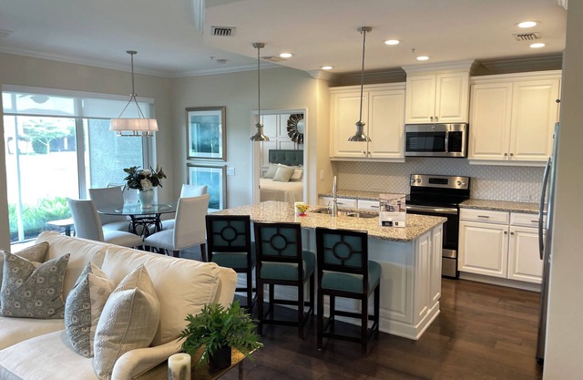 Perfect 2-bedroom 1st floor condo, with scenic lake view in charming Naples Fl.