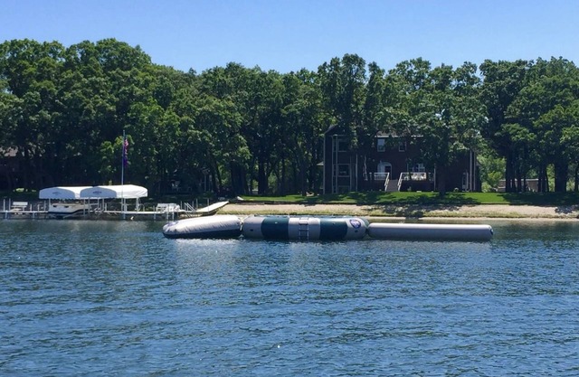 Perfect Family Getaway - Pontoon, Sandy Beach, Water Trampoline and More!