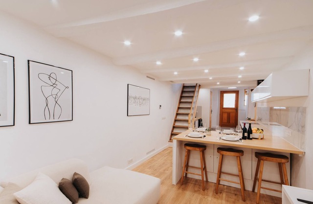 Perfect family-oriented and renovated townhouse in the old Antibes