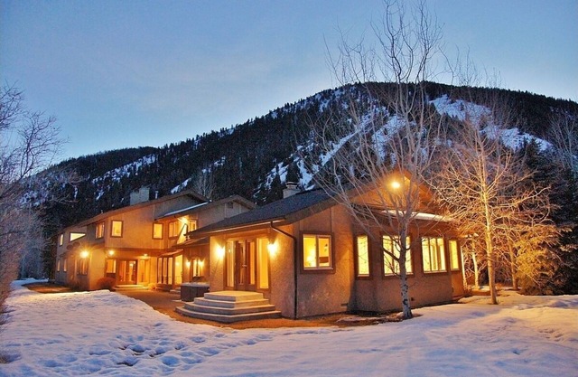 Perfect For Large Families - 2 Kitchens, 3 Living Rooms, Game Room, Outdoor Hot Tub