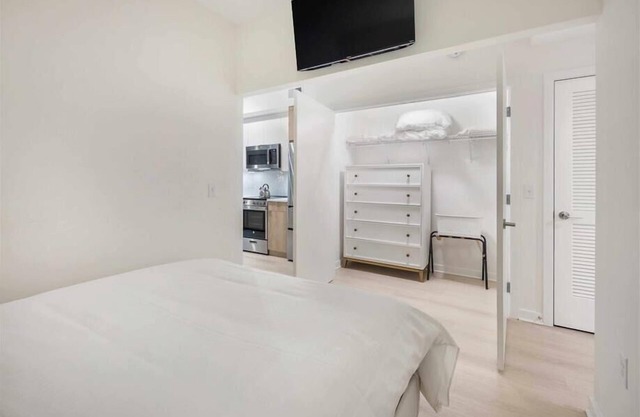 Perfect for Quick Getaway | 1BR nr Union market & Harris Teeter