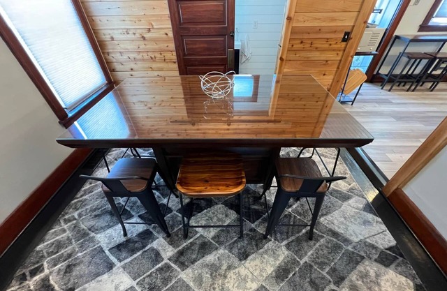 Perfect Getaway-downtown Sandusky & close to Cedar Point!