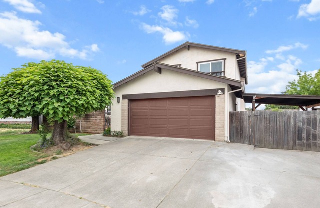 Perfect getaway home in Oak Knoll District of Napa proper.