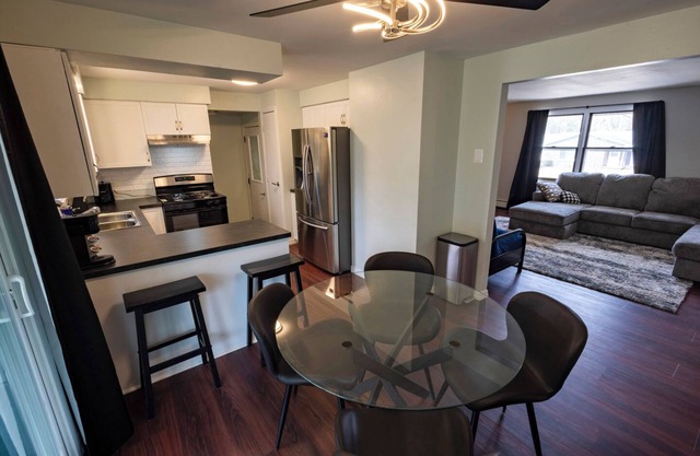 Perfect Green Bay Getaway, 6 Minutes to Lambeau & Airport