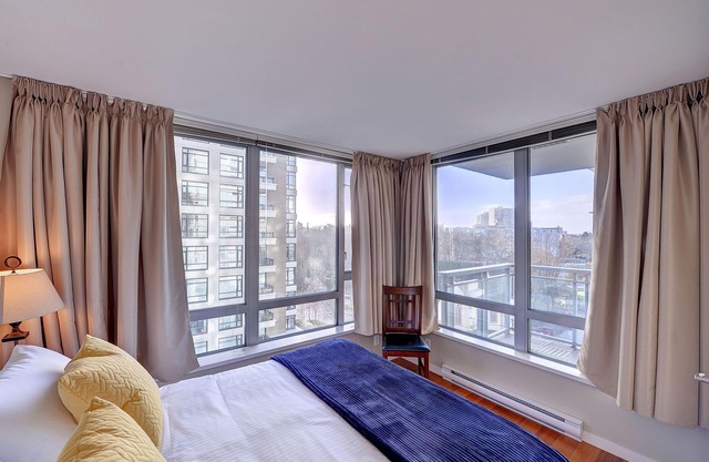 Perfect Location Beautiful View Free WIFI Free Parking 2 blocks to Inner Harbour