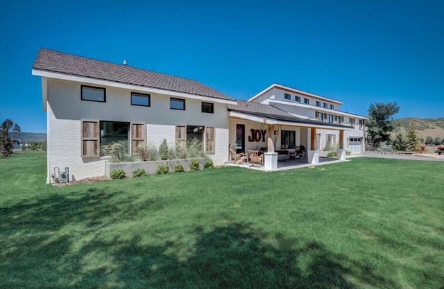 Perfect Location Farm House Getaway in Park City