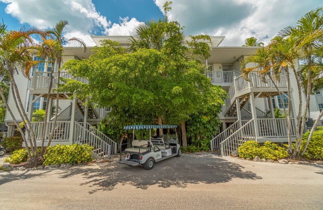 Perfect location for a relaxing beach vacation! B3213B