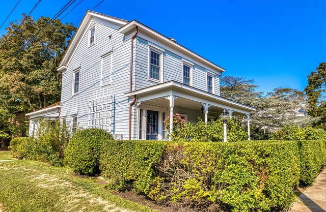 Perfect North Fork Pied-A-Terre: Heart of North Fork Wine Country by the Beach!