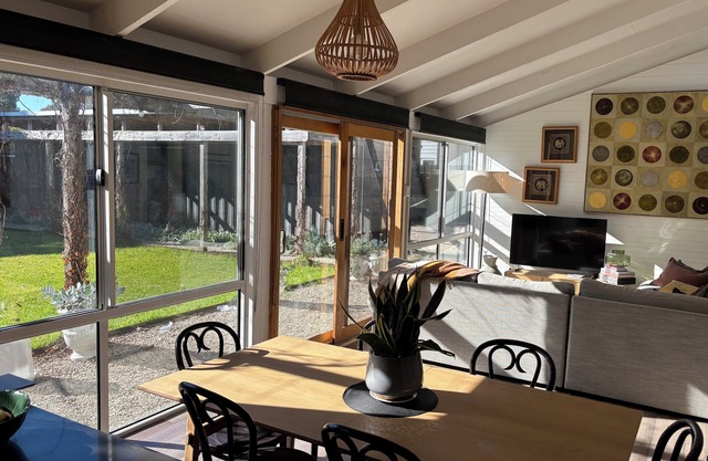 Perfect position in Somers - 150m to beach and 3 minutes walk from cafe