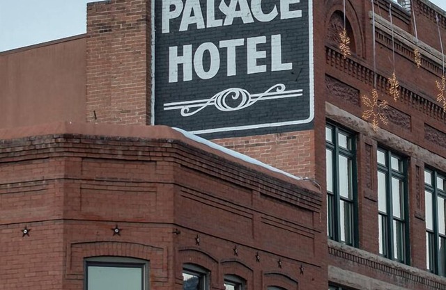 Perfect Queen Suite in ❤️ of Salida at Palace Hotel - seasonal/monthly