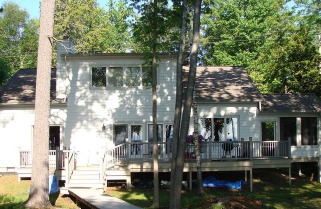 Perfect spot for family and friends-inland lake, 3 miles from Lake Michigan!