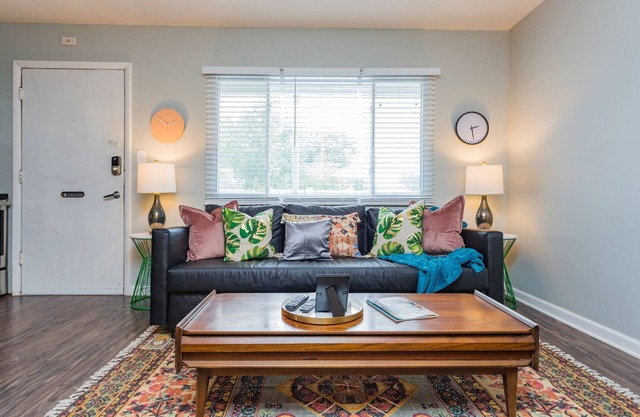 Perfect Studio Near Geodis Park, Mins from Broadway, with pool!