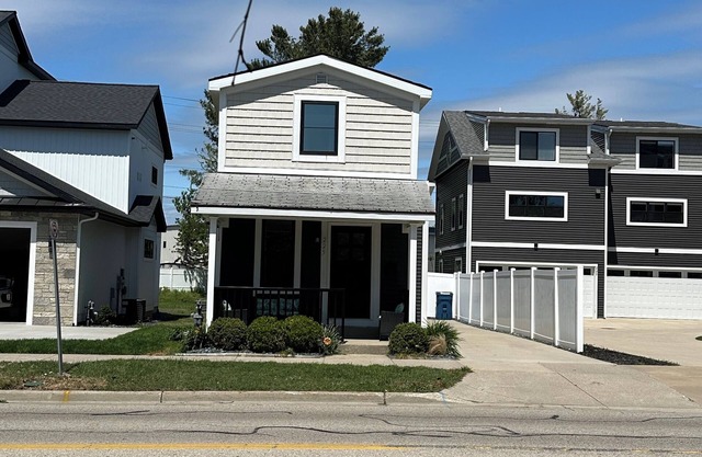 Perfect, Walking Distance to Downtown Social District, Grand Haven!