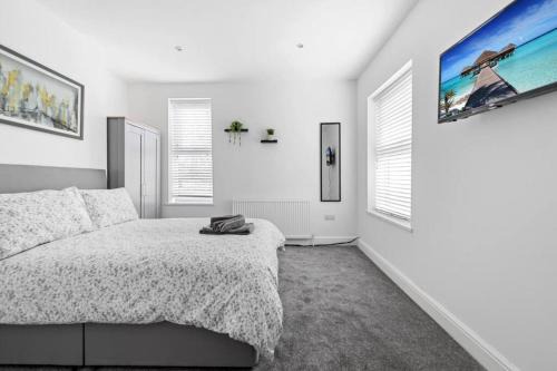 Perfectly Located 2-Bed w/ Free Private Parking