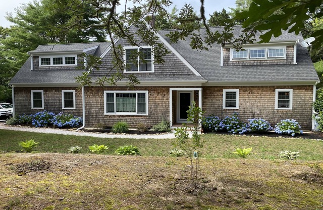 Perfectly located, with central AC. 3BR, sleeps 6-8