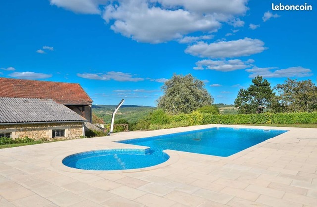 Perigord house with pool