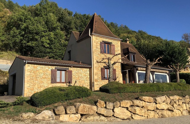 Perigordine villa with panoramic view and heated pool