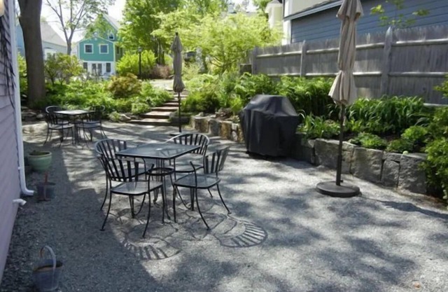 PERIWINKLE COTTAGE #2 - OPEN ALL YEAR - walk to everything, parking, wifi, quiet