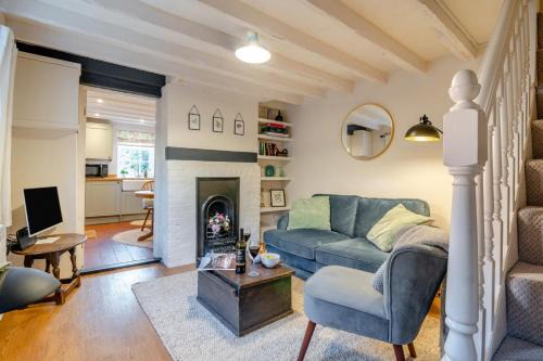 Periwinkle Cottage - Bridport