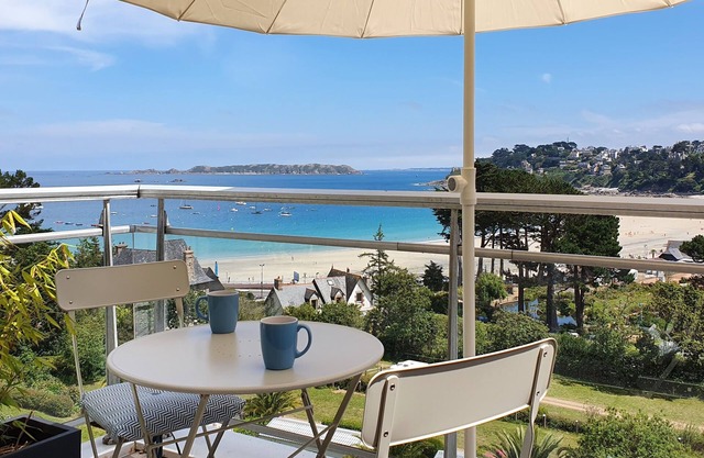 Perros, full sea view, renovated studio facing Trestraou beach
