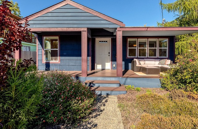 PERU HOUSE: Dreamy, colorful Seattle home with easy access to everywhere!
