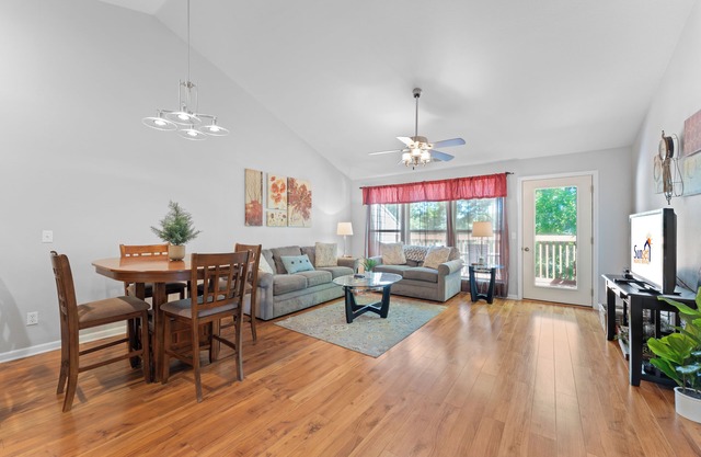 Pet Friendly 2 Bedroom, 2.5 Bath condo near SDC in Stonebridge Resort!