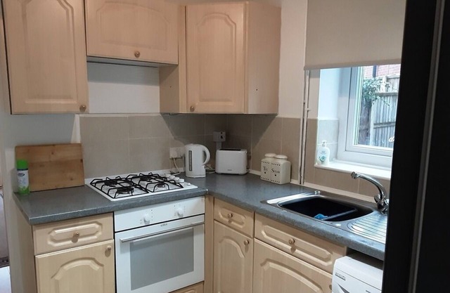 Pet Friendly - 7 Guests - Idyllic Village