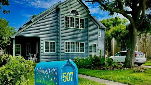 Pet Friendly And Steps To The Bay