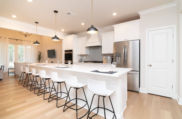 Pet Friendly - Beach Vacation + Pool: 4BR and 3.5BA~6 Beds 11 Guests