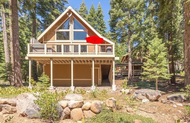 Pet-Friendly Cabin with Pool Table & Hot Tub