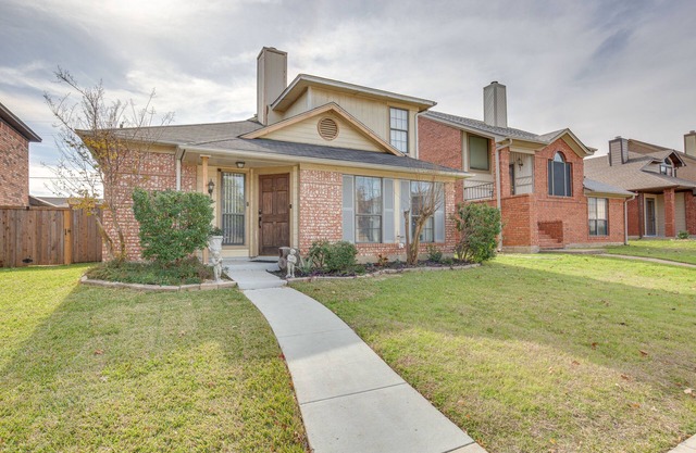 Pet-Friendly Carrollton Home w/Fenced Backyard!