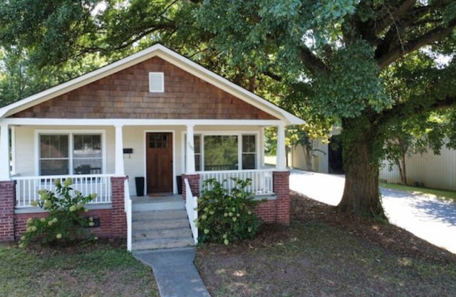 Pet Friendly Cozy NoDa Bungalow with Fenced in Backyard