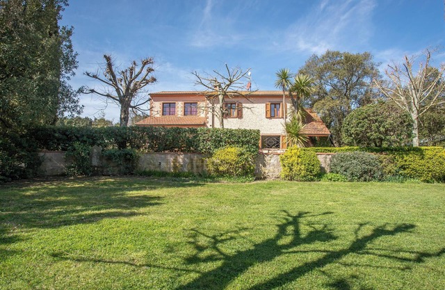 Pet-Friendly Finca Olivos with Mountain View, Pool, Garden & Wi-Fi