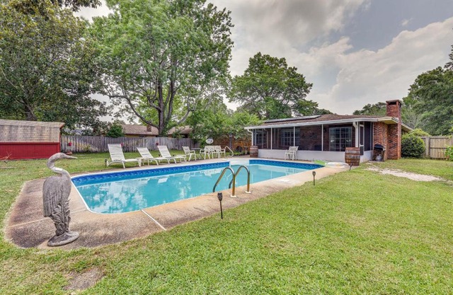 Pet-Friendly Fort Walton Beach Home with Pool