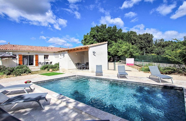 Pet friendly home in Rochefort du Gard
