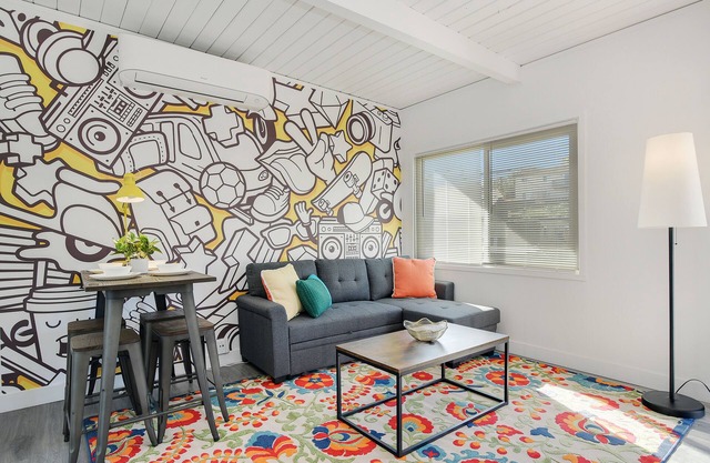 Pet-Friendly Haven Scenic Views Near Downtown SD