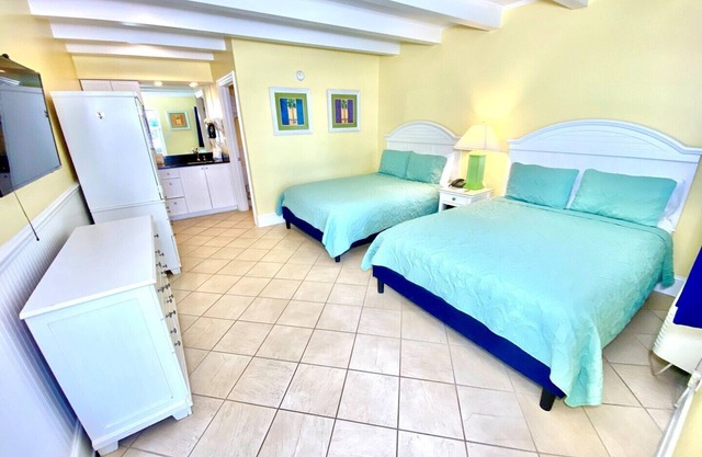 Pet-friendly, Hidden Gem, 3 Blocks to Beach! Unit 201